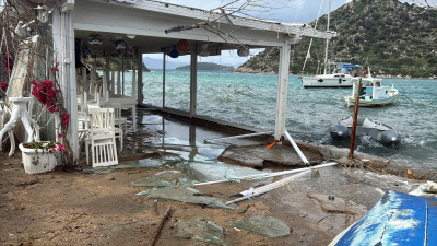 Fırtına Bodrum'u vurdu, dalgalar taştı
