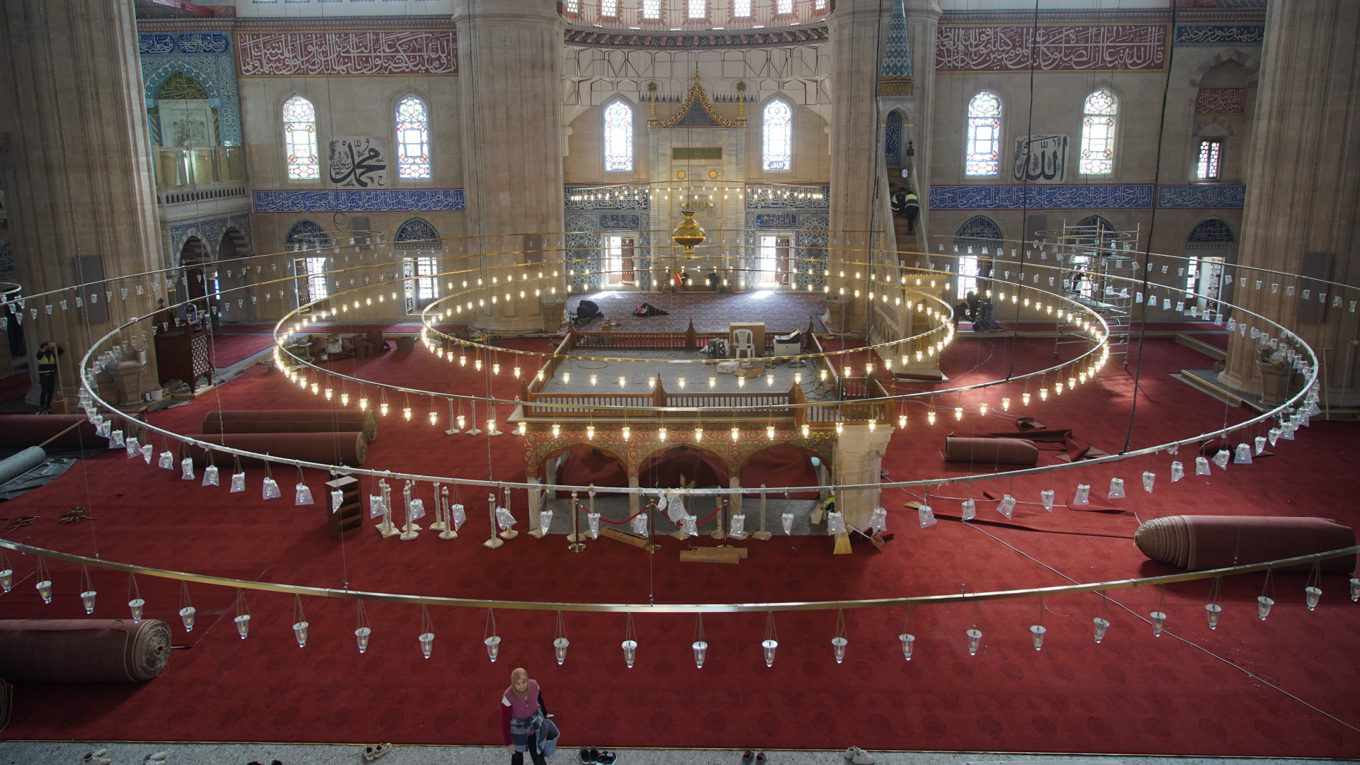Selimiye Camisi'ne 729 Bin İlmekli Özel Halı Dokundu