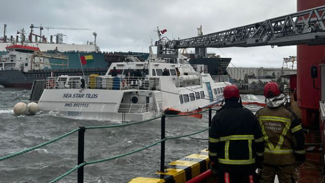 Fırtınada gemide mahsur kaldılar!