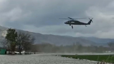 Menderes taştı, helikopterle kurtarıldı!