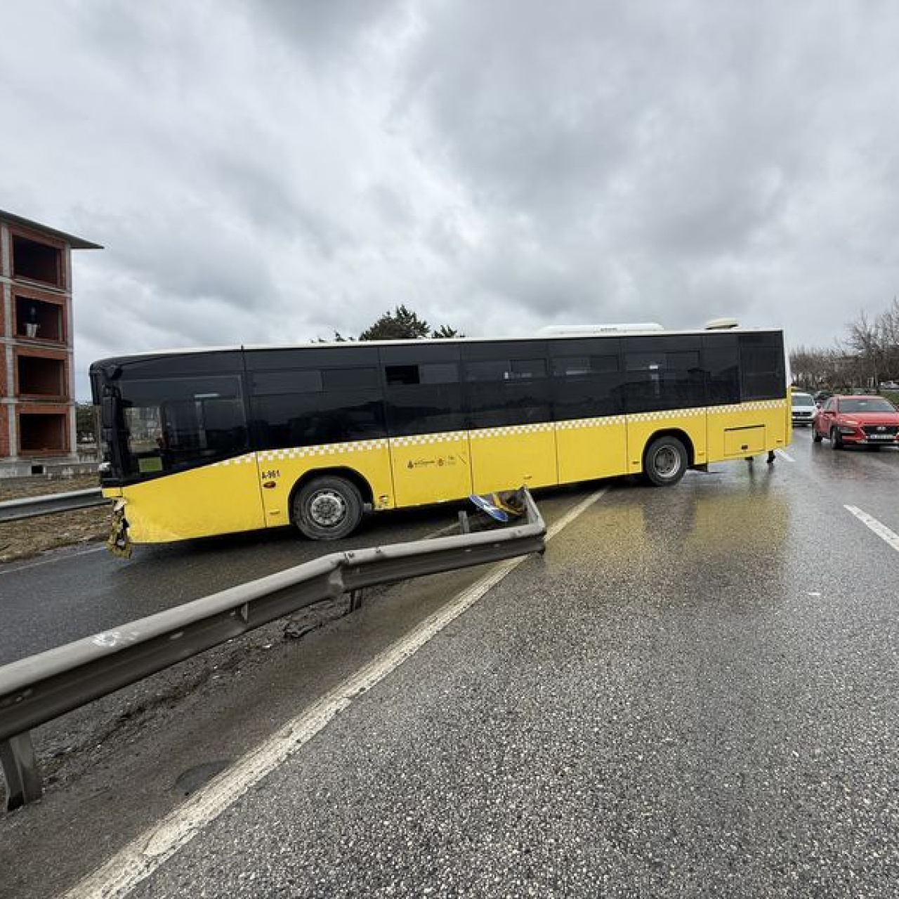 İETT kazası... Dönerek durabildi!