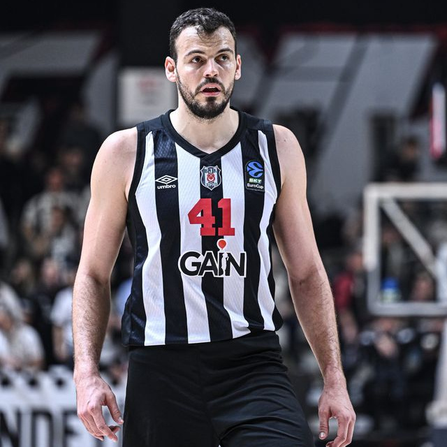 Beşiktaş'ta Ante Zizic ameliyat edildi!