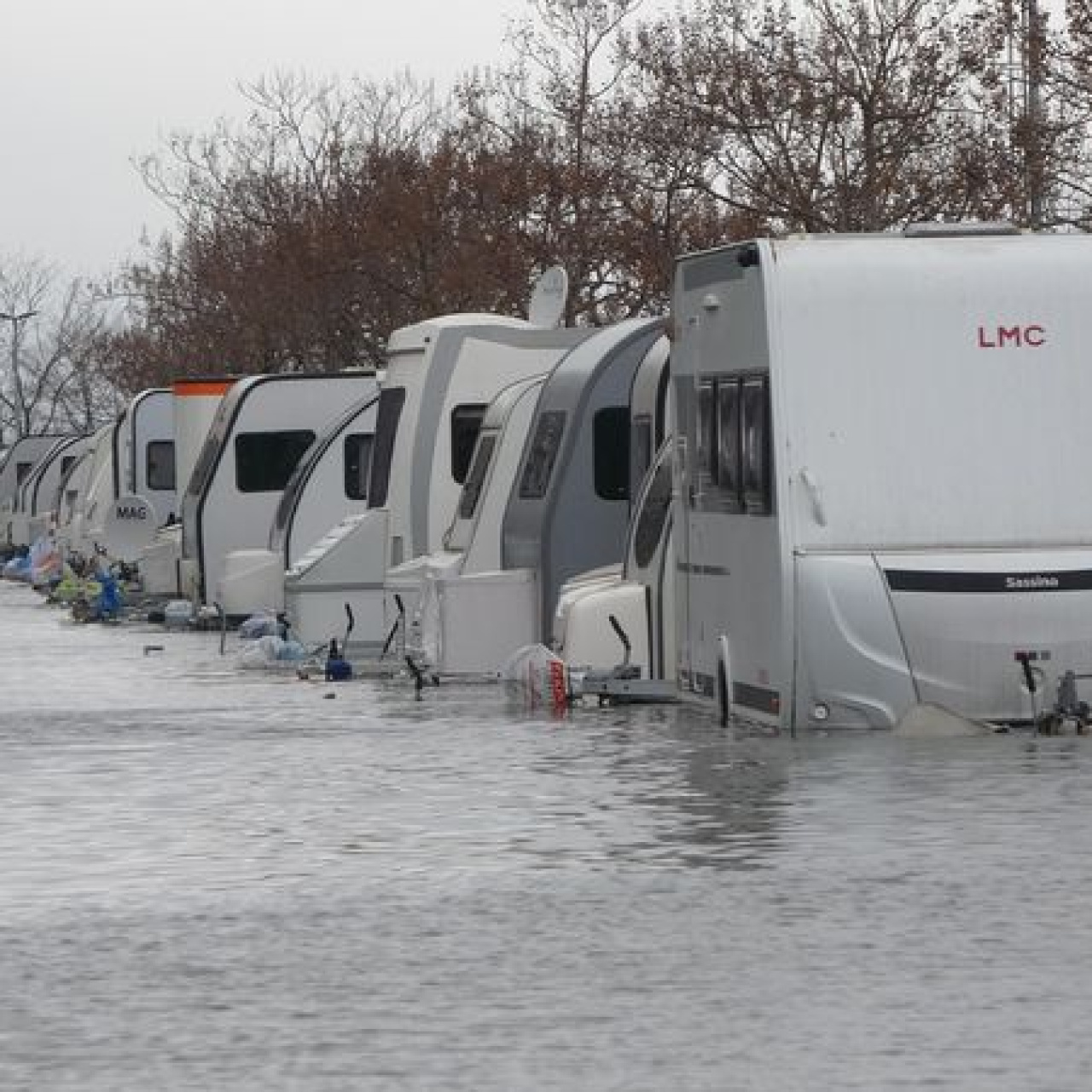 Kocaeli'de karavanlar sular altında!