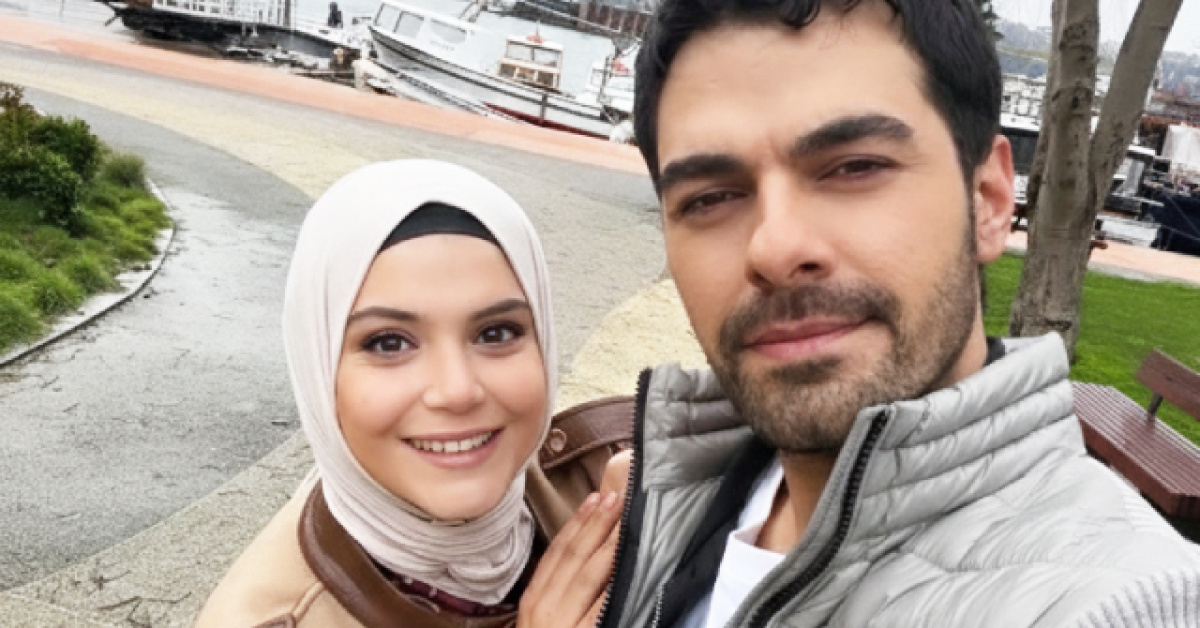 'Kızılcık Şerbeti' Diziye Gökberk Yıldırım ve Feyza Civelek'in İlk Set Paylaşımı