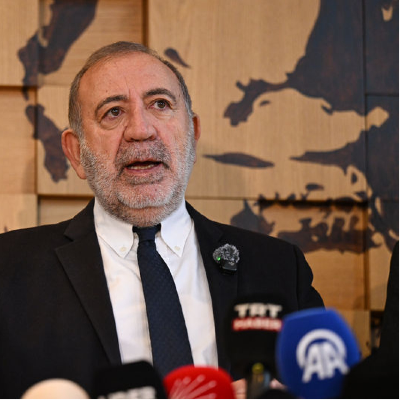 Gürsel Tekin: Partimizi fabrikaya ayarlarına döndüreceğiz