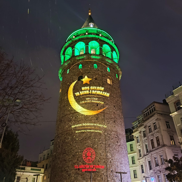 Galata Kulesi'nde Ramazan ışığı