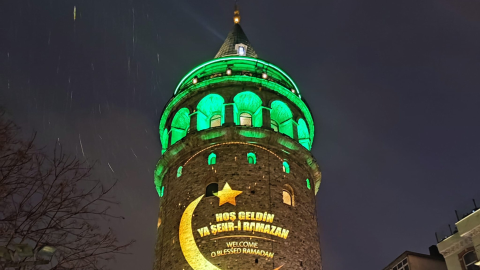 Galata Kulesi'nde Ramazan ışığı