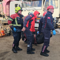 Damper düştü, 2 kişi yaşamını yitirdi