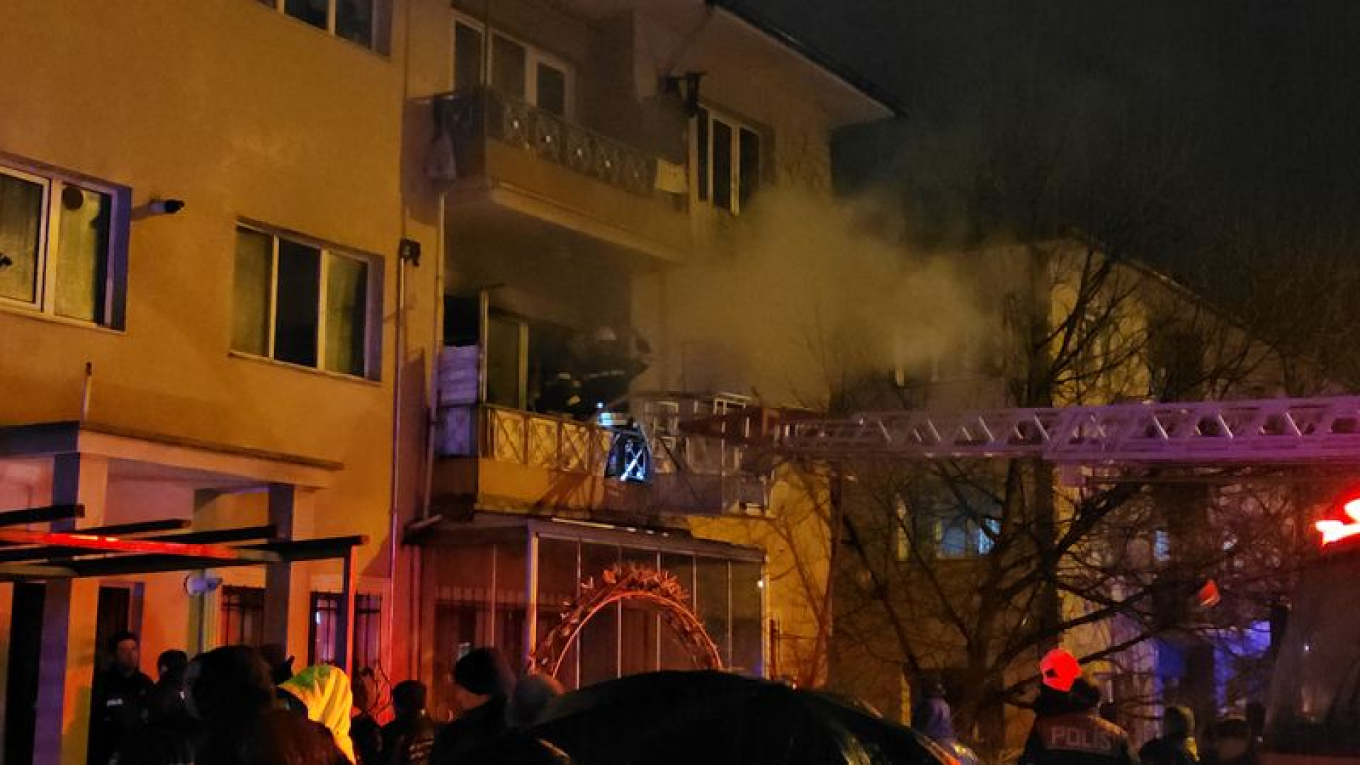Erzincan'da Apartman Yangını: 3'ü Çocuk 8 Kişi Hastanelik Oldu