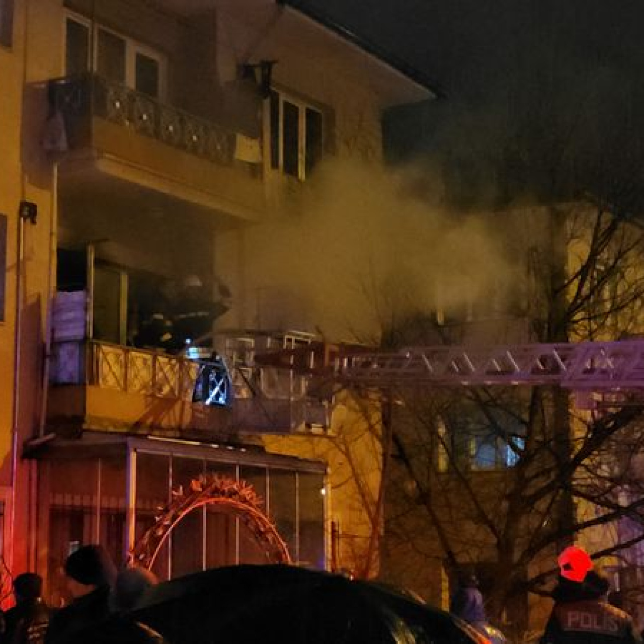 Erzincan’da yangın paniği: 3'ü çocuk 8 kişi etkilendi