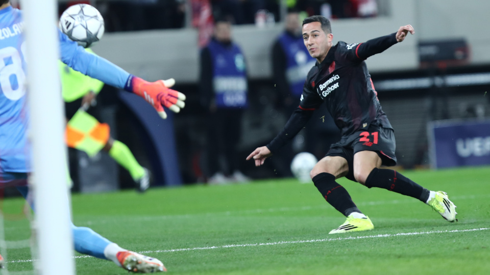 Bayer Leverkusen tur kapısını araladı!