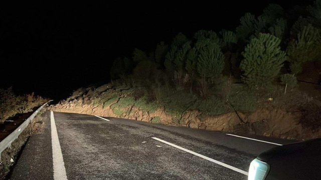 Manisa'da toprak kayması: İstanbul-İzmir Otoyolu ulaşıma kapatıldı