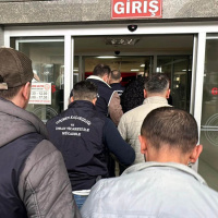 9'u polis 17 kişi için gözaltı kararı