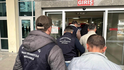 9'u polis 17 kişi için gözaltı kararı
