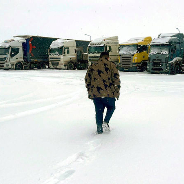 Gümrük yolunda kar engeli