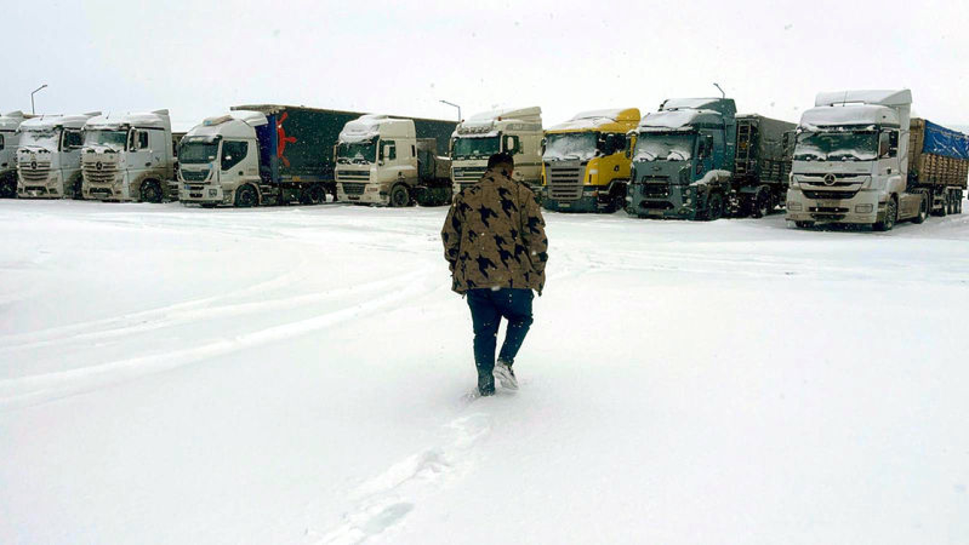 Ardahan'da Kar Engeli: Türkgözü Gümrük Yolu TIR Geçişine Kapatıldı