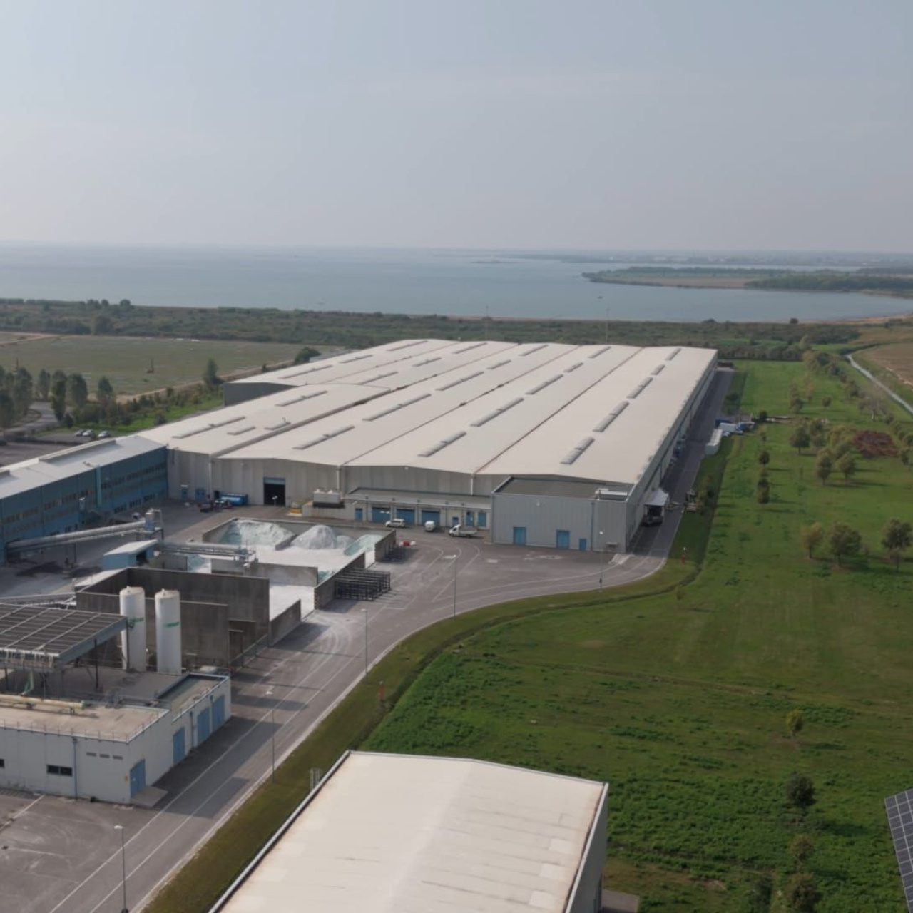 Şişecam Kuzey İtalya’daki kaplamalı cam hattı yatırımını tamamladı