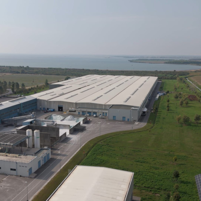 Şişecam Kuzey İtalya’daki kaplamalı cam hattı yatırımını tamamladı