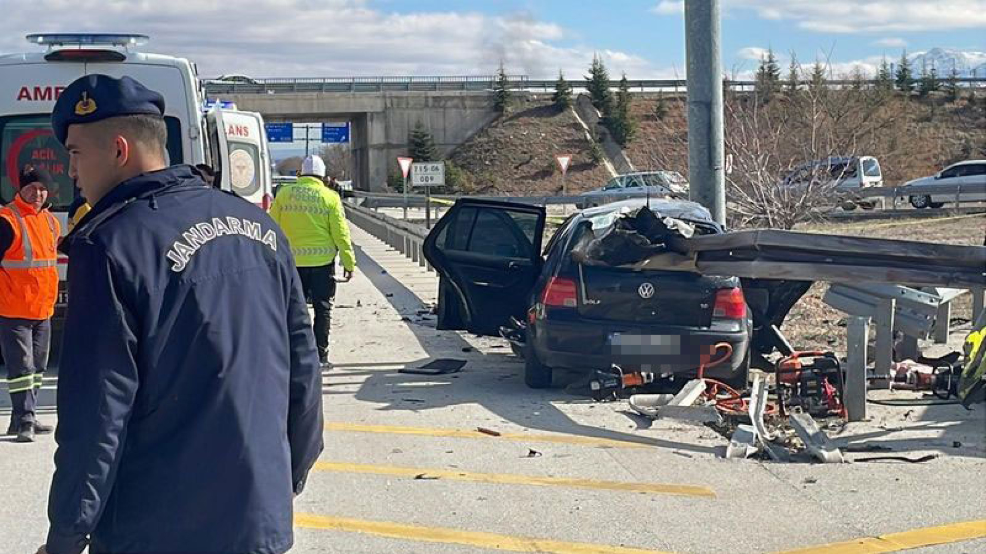 Karaman'da Feci Trafik Kazası: Anne ve Baba Hayatını Kaybetti, 3 Yaşındaki Kız Yaralı