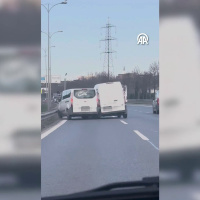 Tartıştığı aracın üzerine sürdü!