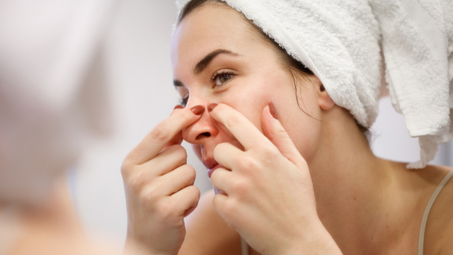 Sivilce patlatmak zararlı mı