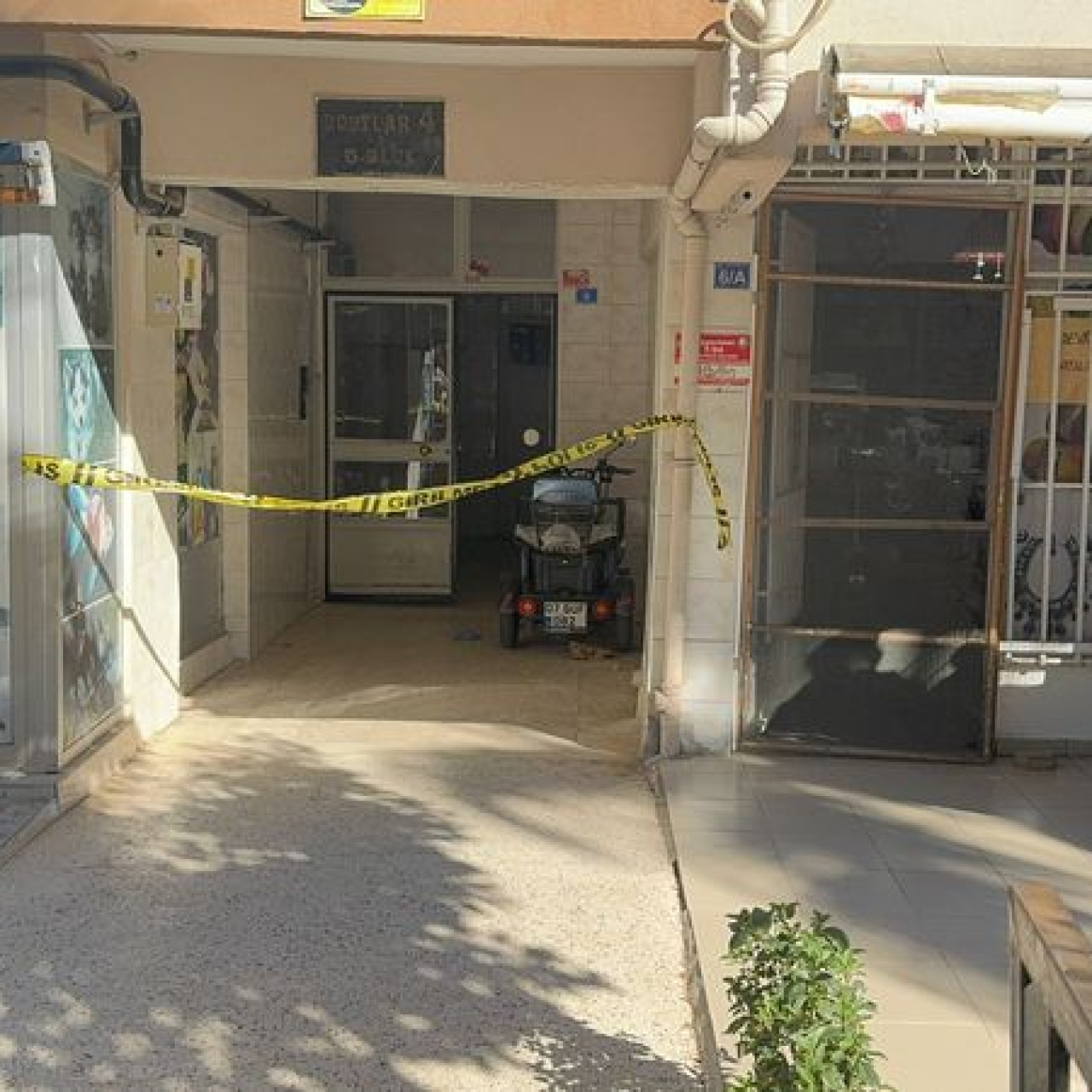 İhbar üzerine eve gittiler, 2 cansız bedenle karşılaştılar!