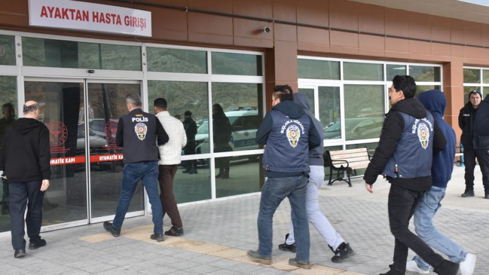 Dolandırıcılık ve yasa dışı bahis operasyonu: 5 tutuklama