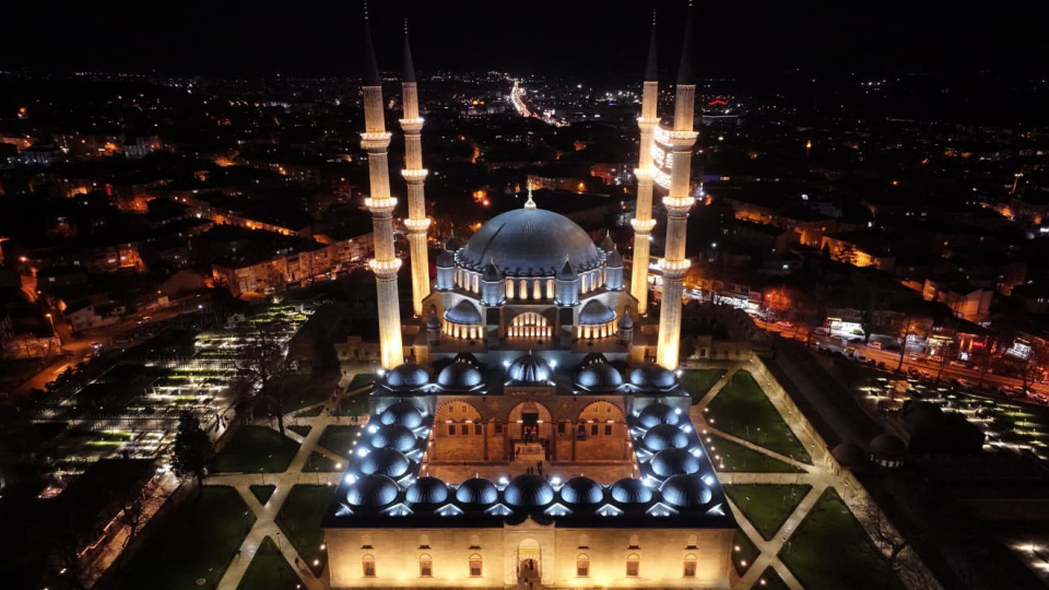 Edirne gecesi ışıkla nakışlandı
