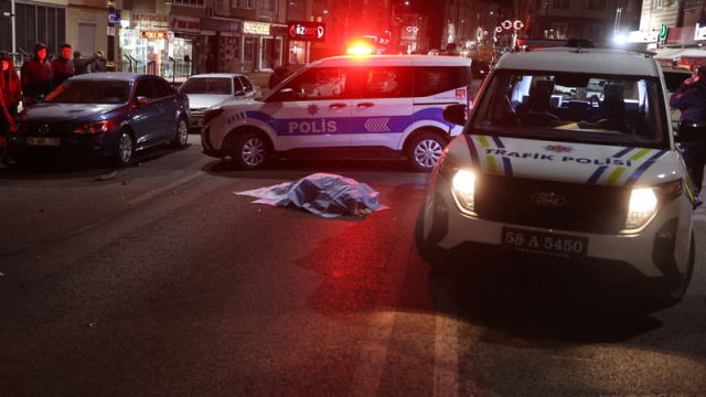 Teravih namazına giden gelin-kaynanaya otomobil çarptı