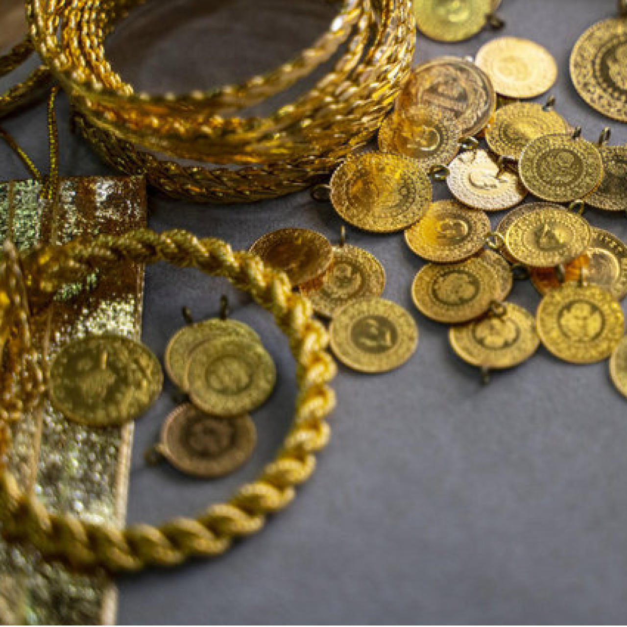 Altın fiyatları inişli-çıkışlı