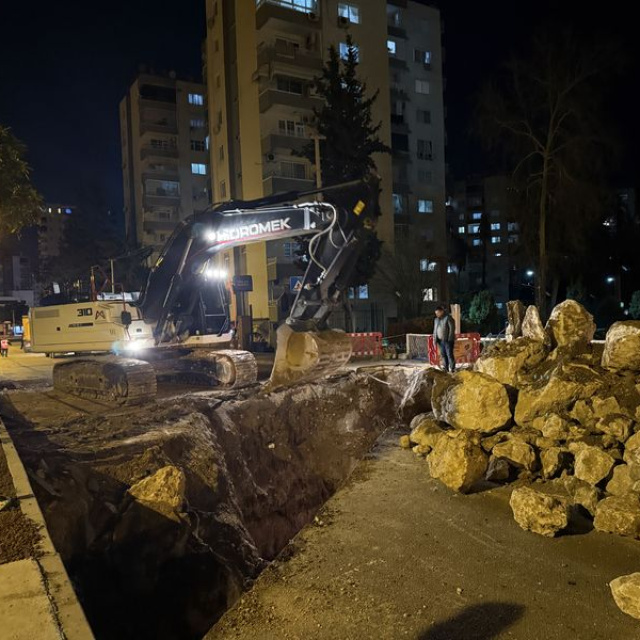 Dere üstündeki köprünün bir kısmı çöktü