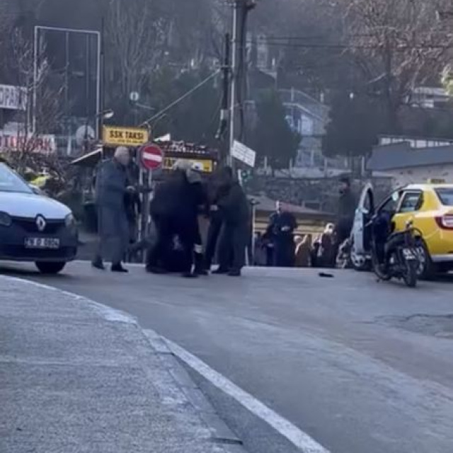 Trafikte tekme tokat kavga!