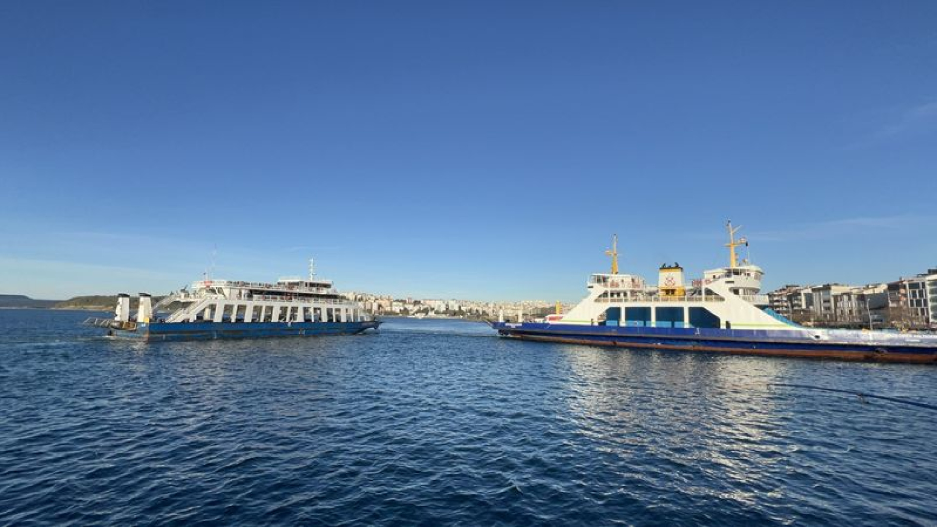 Bozcaada ve Gökçeada'da Fırtına Nedeniyle Feribot Seferleri İptal Edildi