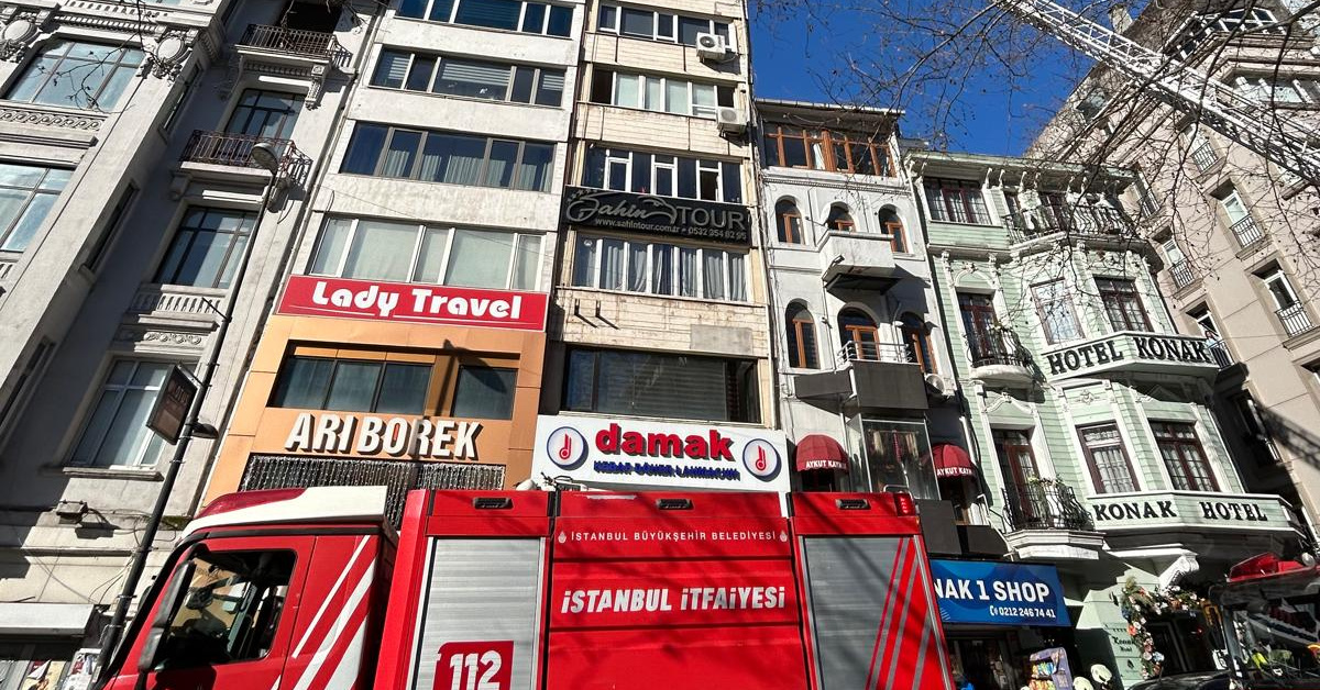 Şişli’de 9 katlı binada yangın!