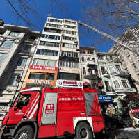 Şişli'de 9 katlı binada yangın!