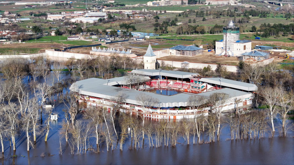 Edirne'de sular çekiliyor!