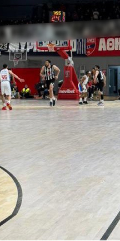 Skandal pankarta komik ceza!