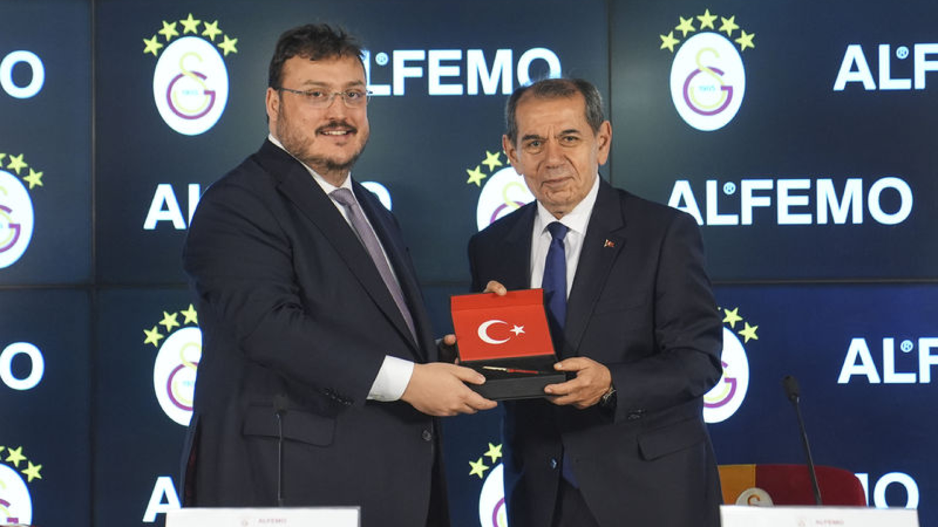 Galatasaray, Alfemo ile Forma Yan Sponsorluğu Anlaşması İmzaladı
