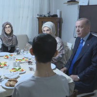 Cumhurbaşkanı Erdoğan, iftarda Kayacık ailesinin konuğu oldu