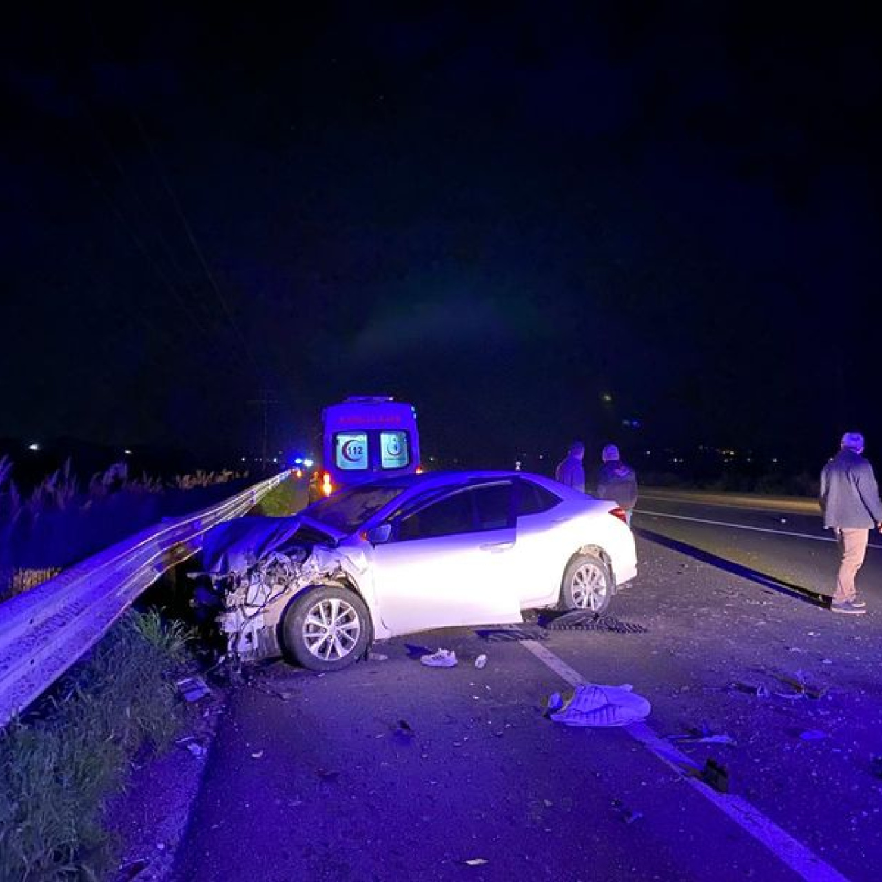 Otomobille traktör çarpıştı: 1'i ağır 6 yaralı