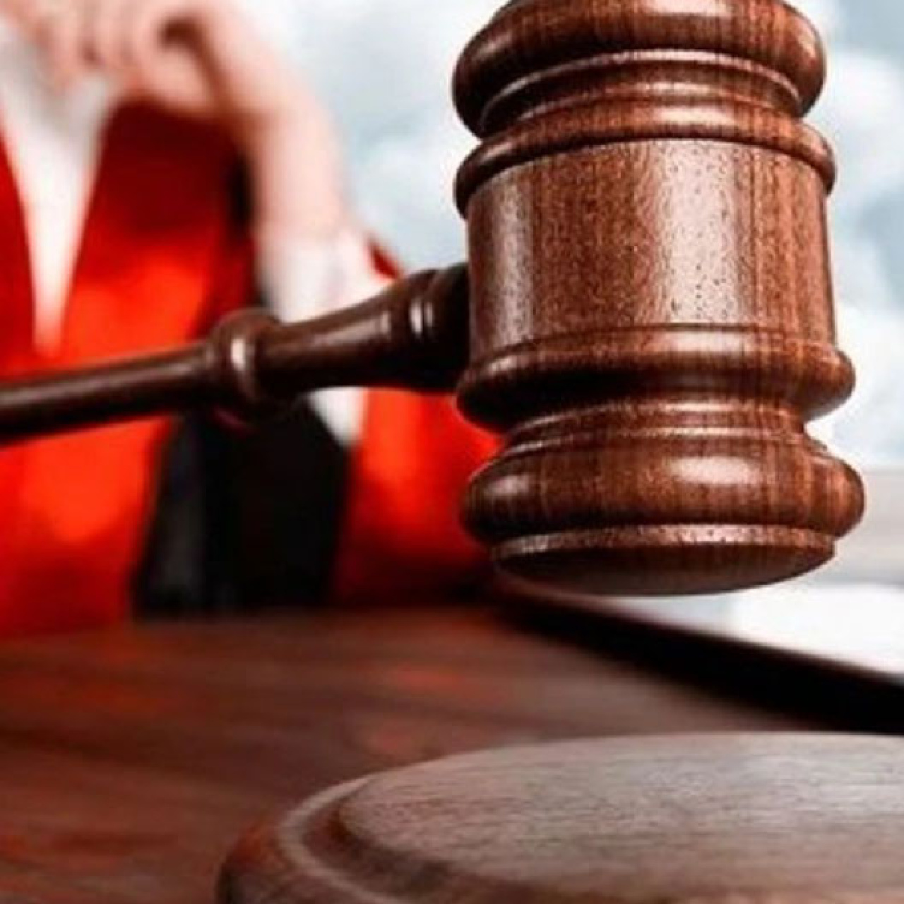 Eski çalışanının fotoğrafını paylaşan patrona hapis!