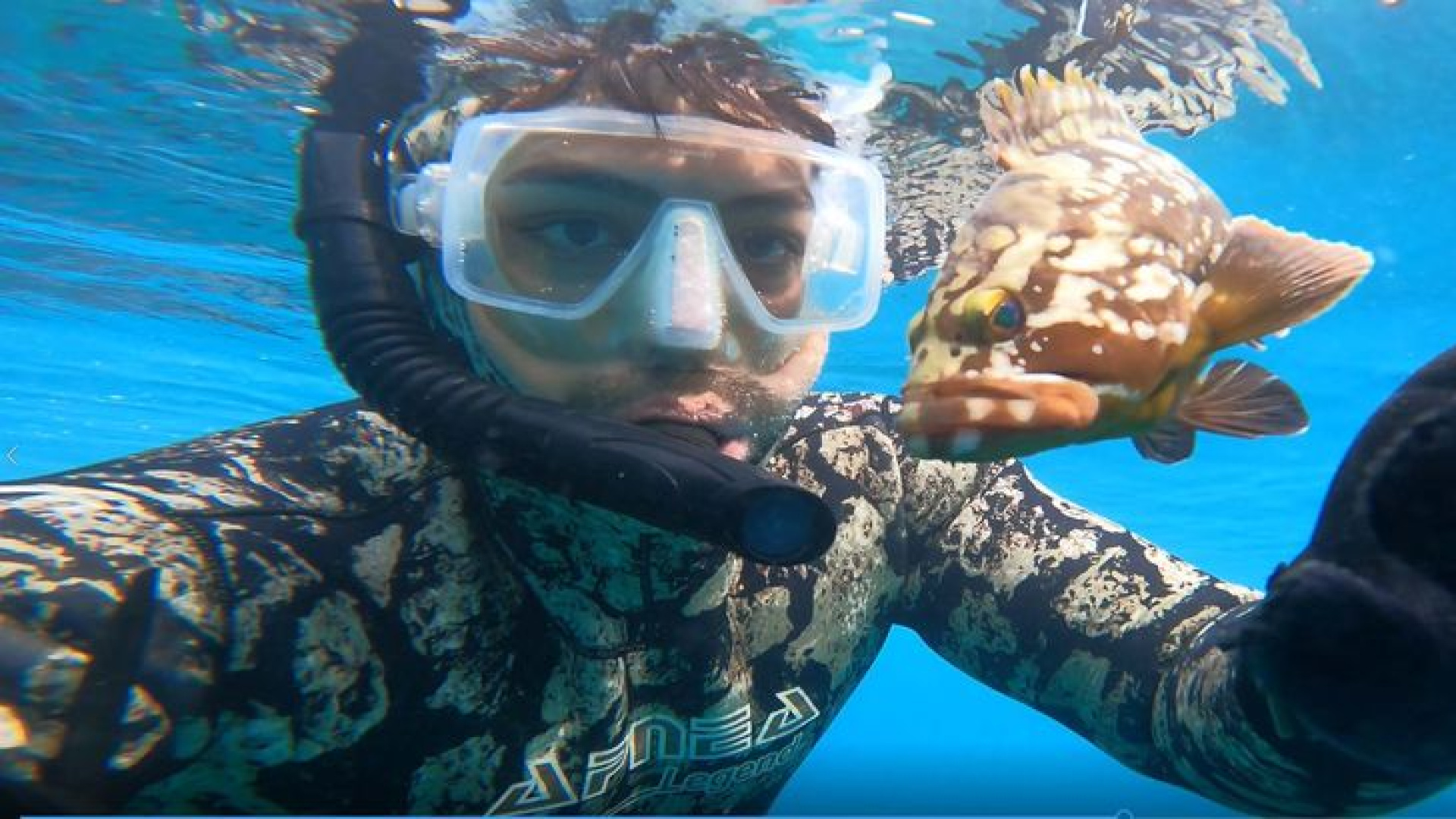 Antalya'da Dalgıç, Denizden Büyü Malzemeleri, Lüks Saat ve Dilekler Çıkarıyor