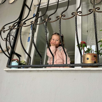 Çöp kamyonu şoförü ile Ayşe arasında 'pencere'den taşan dostluk