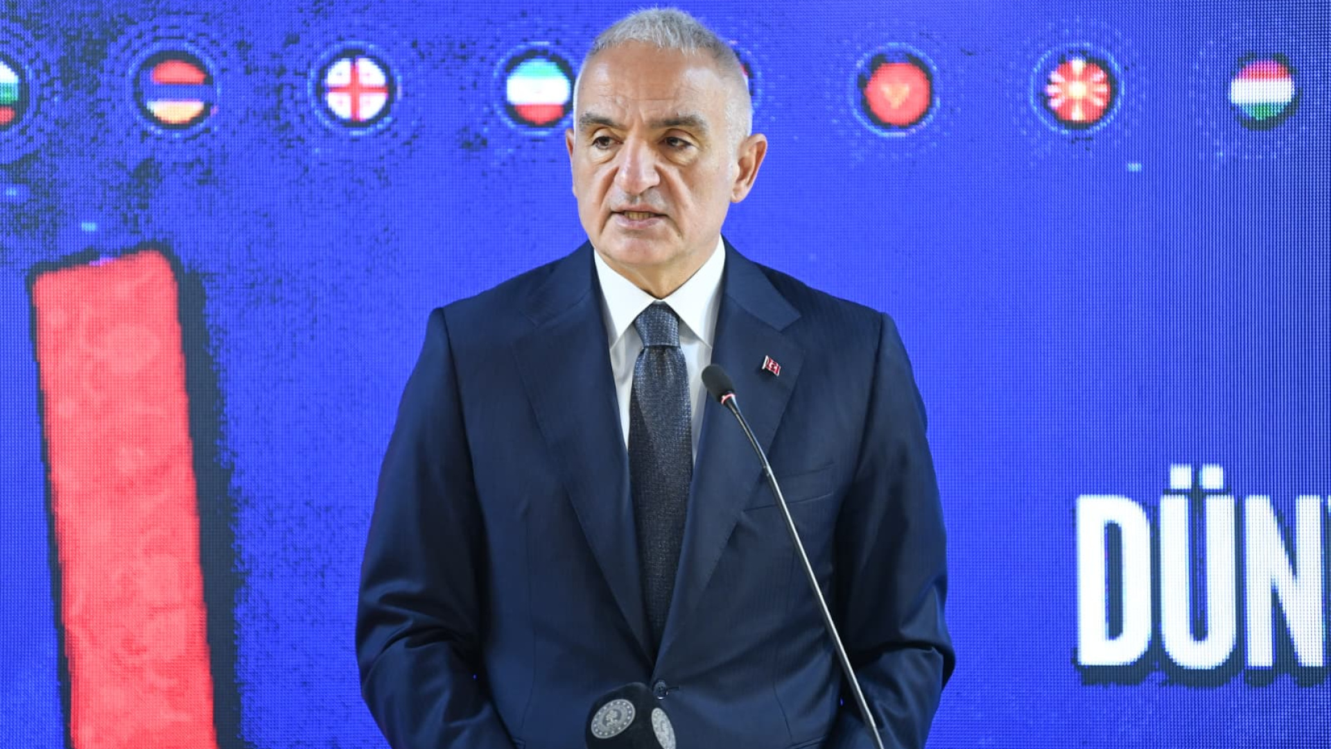 Bakan Ersoy, Dünya Dillerinde Türkçe projesini tan…