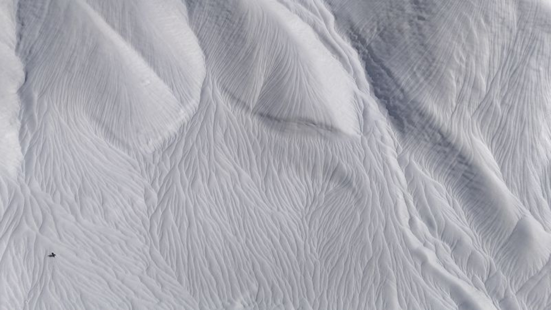 Hakkari'de nadir oluşum! 'Kar dalgaları' şaşırttı