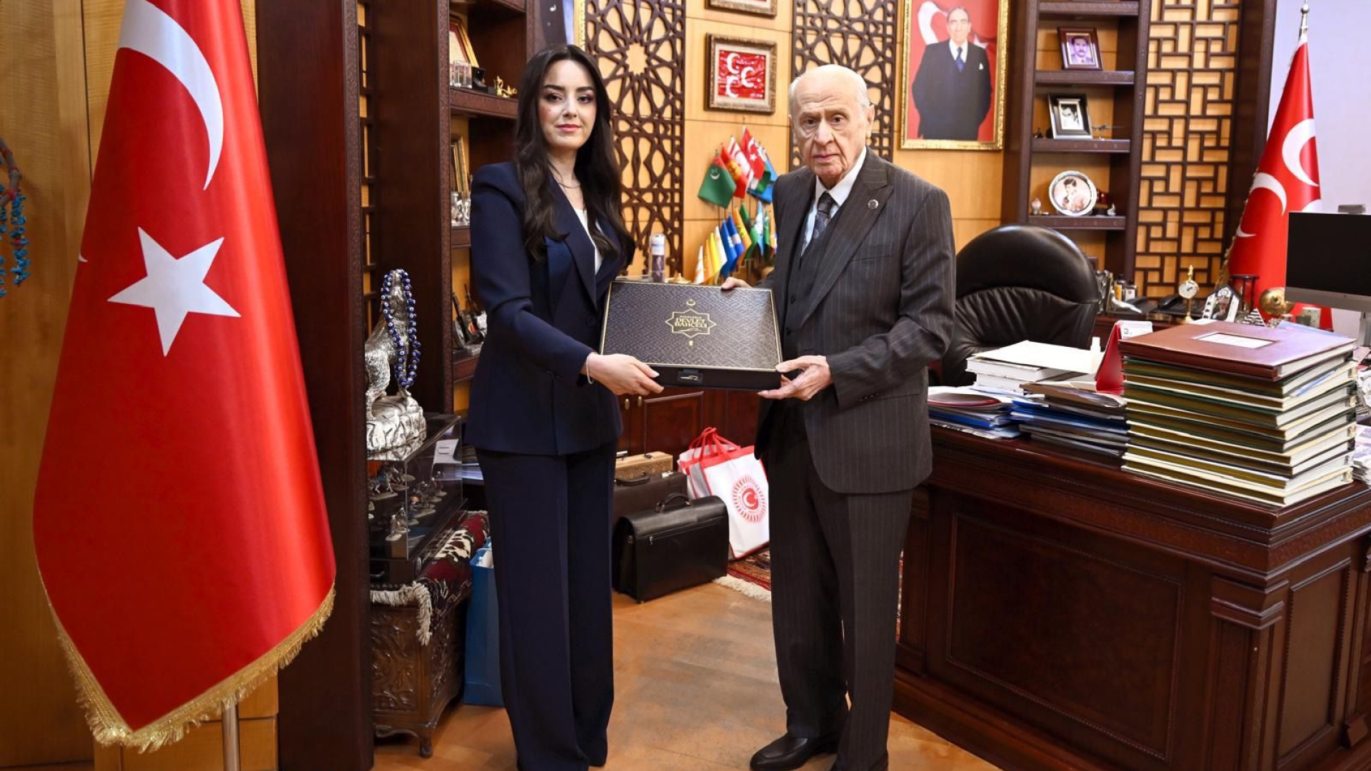 MHP Lideri Devlet Bahçeli'nin Eserleri Kitap Oldu: 'Eserlerle Devlet Bahçeli' Yayımlandı