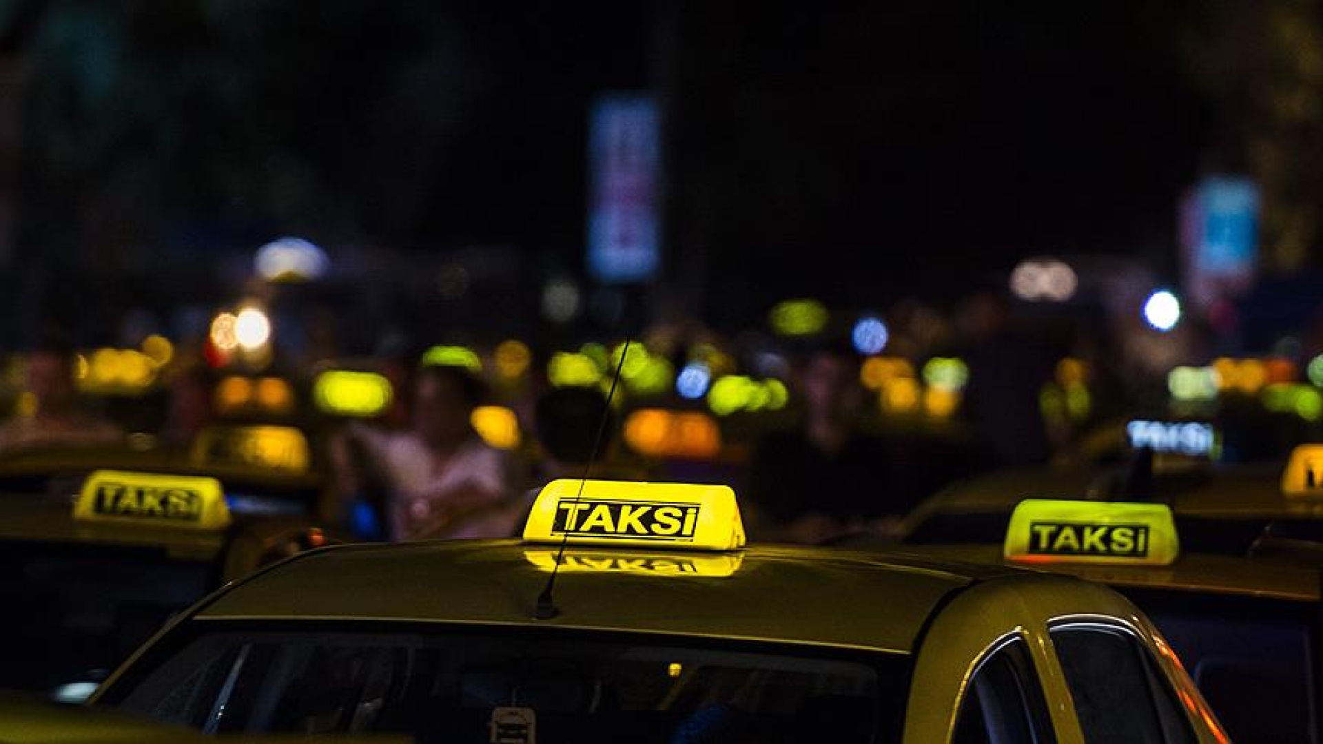 Korsan Taksiciliğe Dev Cezalar Geliyor: Yeni Yasa TBMM'de Kabul Edildi