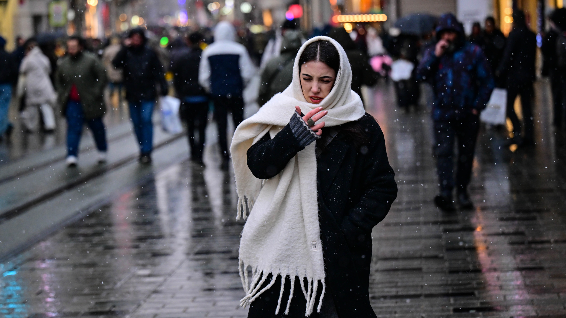 Balkanlar'dan Gelen Soğuk Hava Türkiye'yi Etkisi Altına Alıyor: Kar ve Yağmur Uyarısı