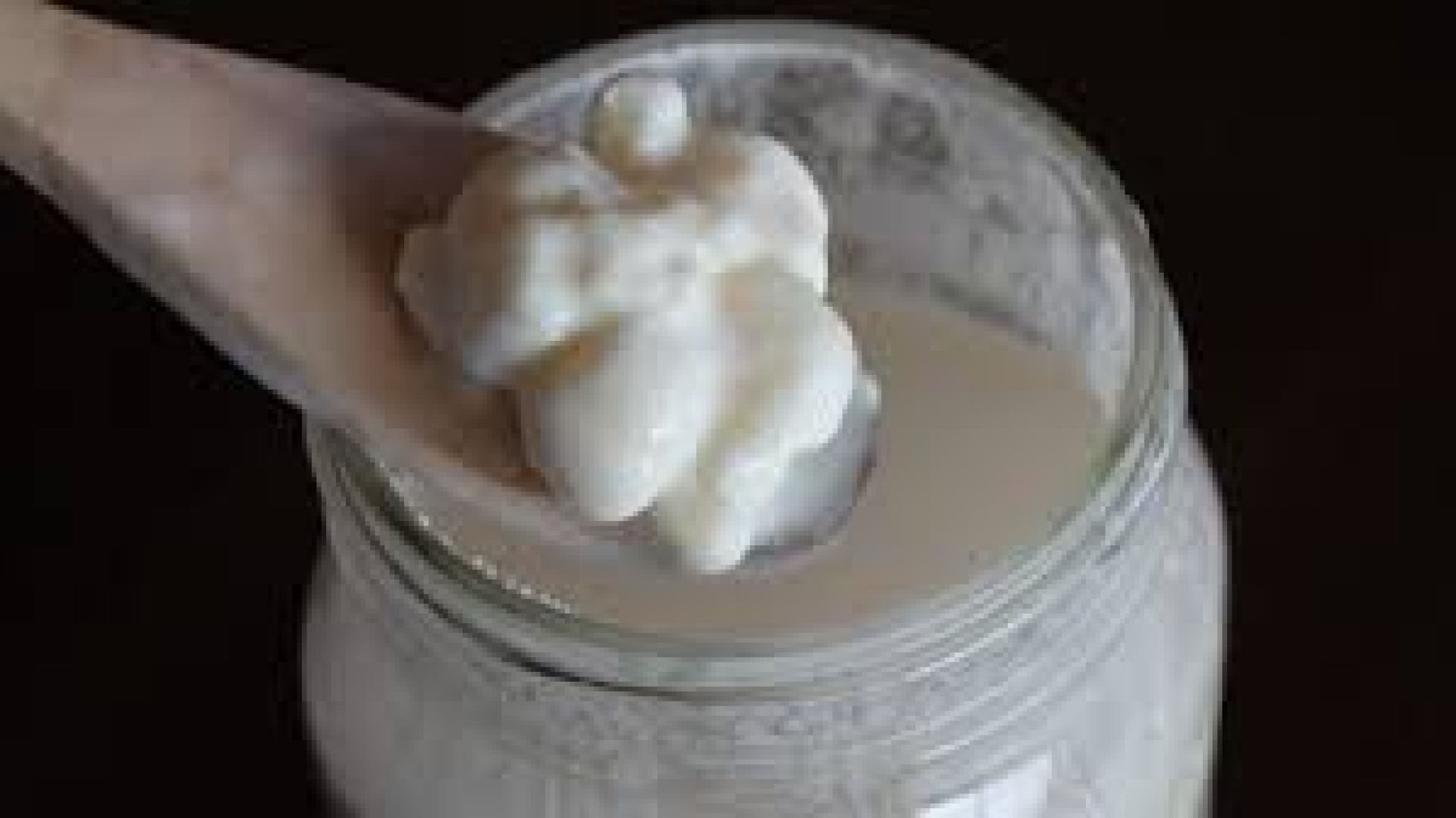 Evde Kefir Yapımı: Doğal, Ekonomik ve Sağlıklı Tarifin Püf Noktaları