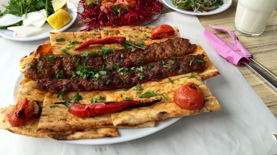 Evde adana kebap nasıl yapılır?